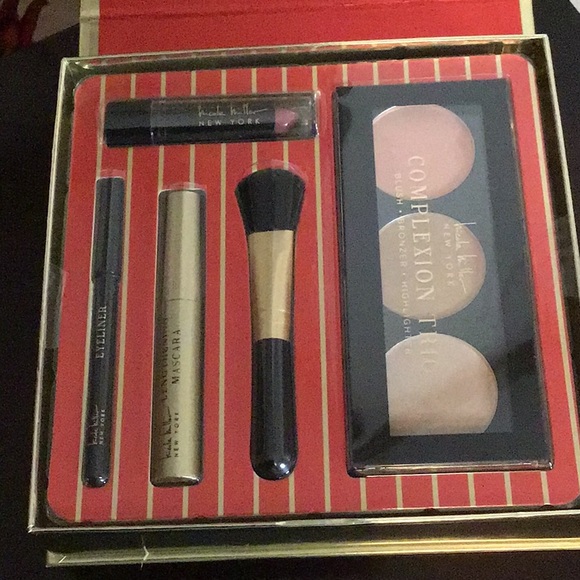 Nicole Miller Other - Nicole Miller Essential complexion collection set